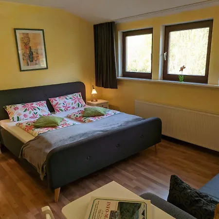 Haus Am Grasberg 招待所 3*